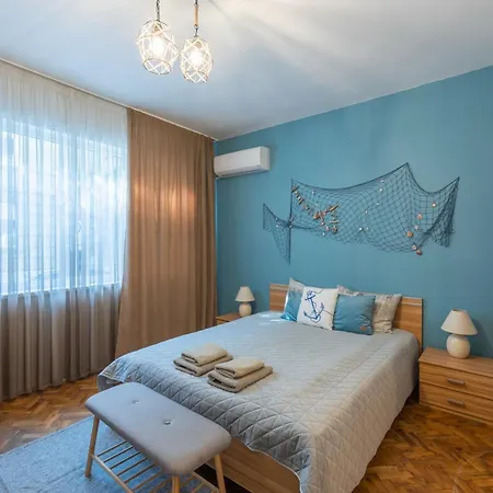 Apartment Seabed Haven Warna
